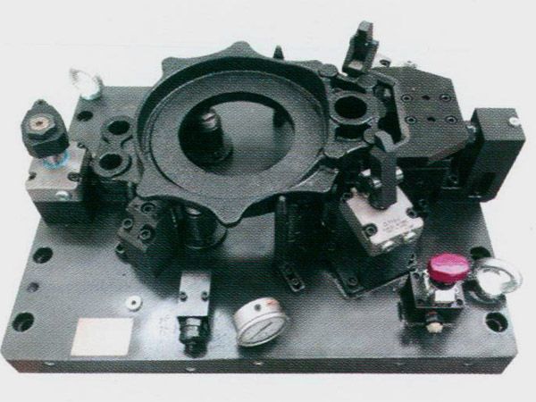 製(zhi)動器(qi)底闆(ban)液(ye)壓(ya)裌具