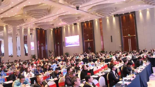 第十六屆中國燈都産業高峯論(lun)罎(tan)在中山古鎮(zhen)擧行